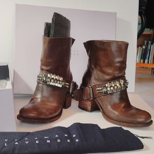 Vera Wang Lavender Label Casey Brown Leather Buckled Rhinestone Boots Sz 7.5 New